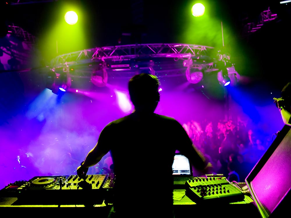 Learn how to use DJ software and DJ equipment - The Best DJ Courses Online in 2025